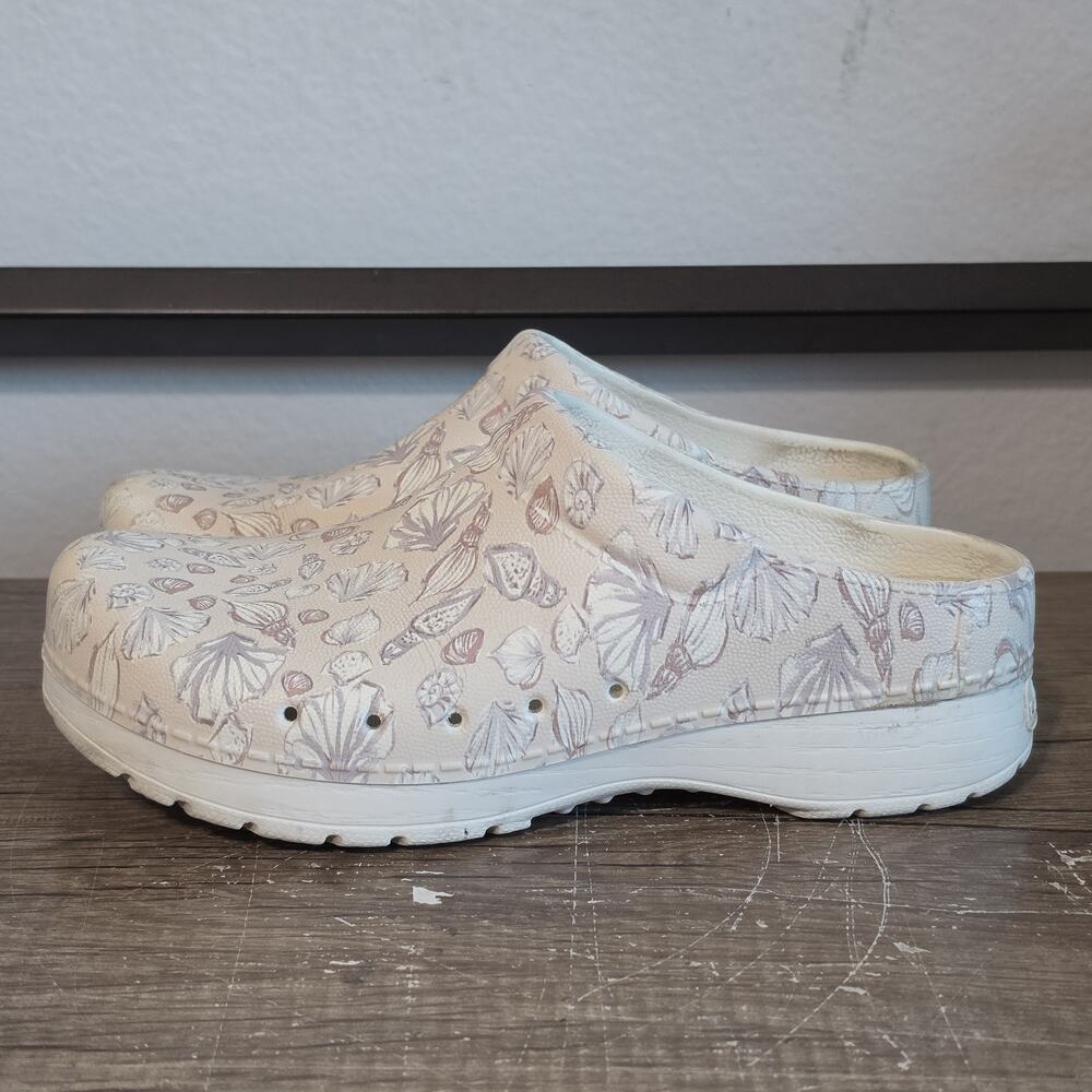 Dansko Kane - Seashells Women's Slip-On EVA Clogs Shoes Size 40 (9.5-10) Cream